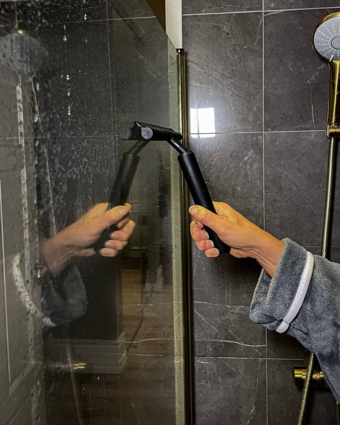 Deluxe Extendable Shower Squeegee – Easy & Efficient Bathroom Cleaning