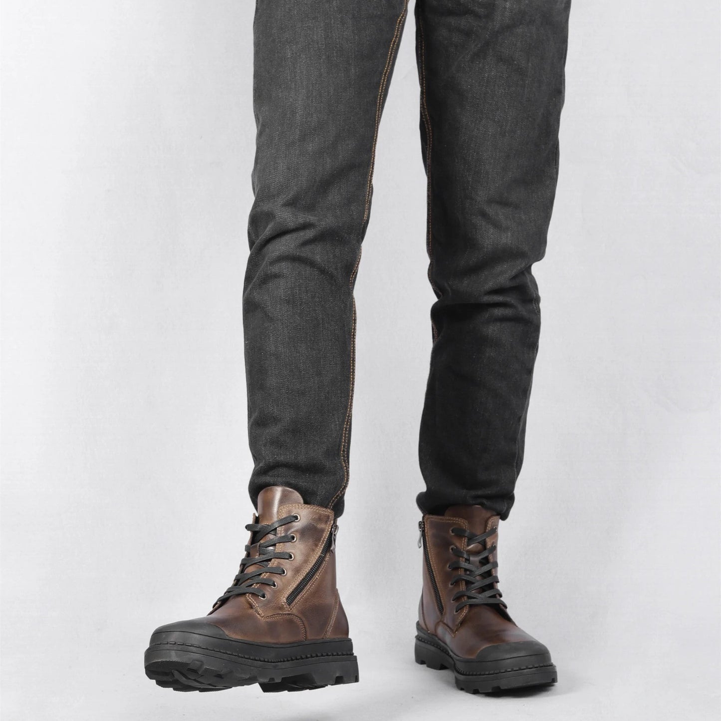 Men’s Vintage Leather Boots with Side Zip